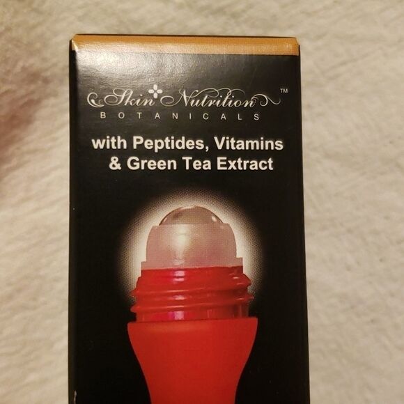 Under eye roll on fine lines and wrinkle serum - Picture 3 of 6